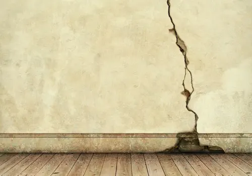 rachaduras em paredes